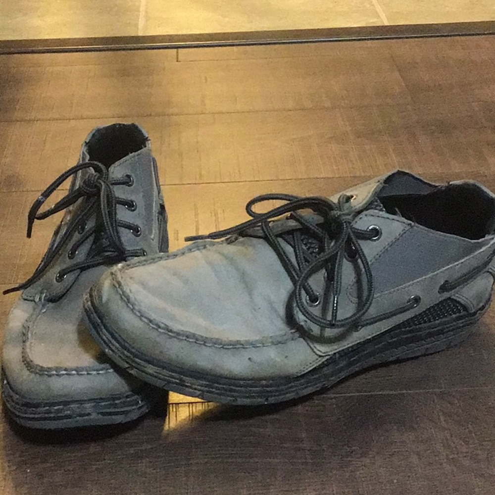 Tennis Shoes